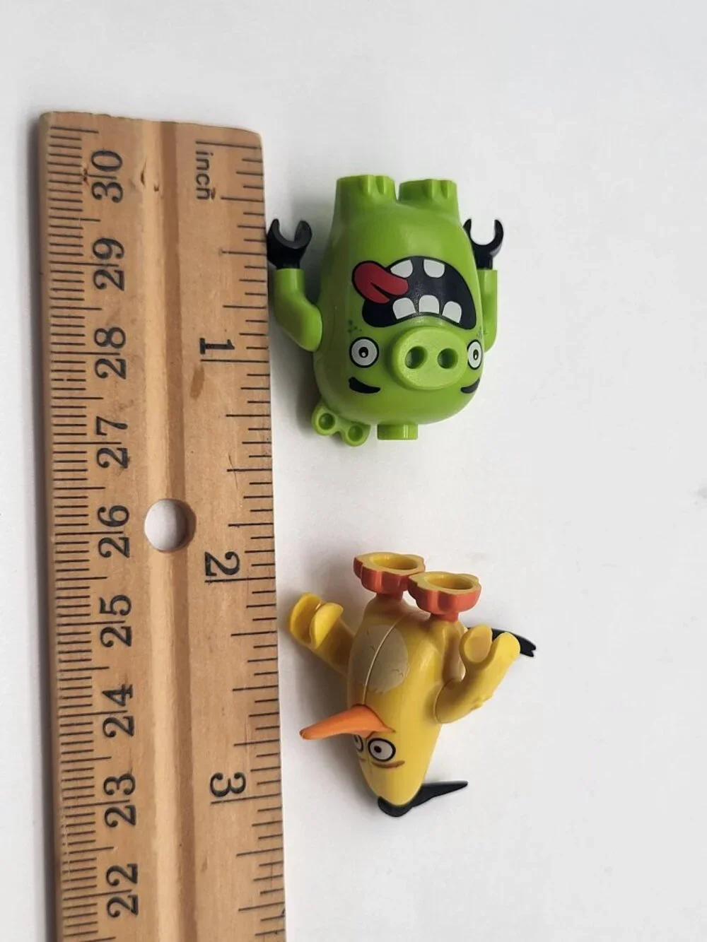 Lego Angry Birds Minifigures Green Piggy 1 Open Mouth Tongue and Yellow Chuck